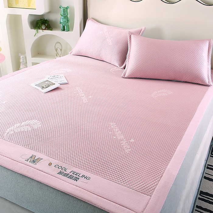 91家纺网 家纺一手货源 找家纺 尚品凤凰 2025新款小清新凉感超柔冰豆席凉席平铺款床笠款 飘羽-粉