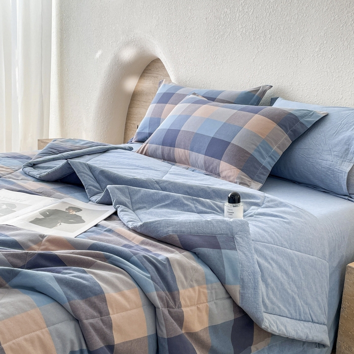 91家纺网 家纺一手货源 找家纺 宝士康家纺 2025新款10A抗菌无印风夏被 被子被芯 炫彩蓝格