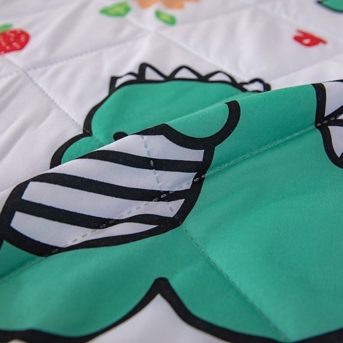 91家纺网 家纺一手货源 找家纺 富艺隆 2025新款超声波亲肤绒夏被夏凉被直播爆款超声波夏被空调被 萌萌小恐龙