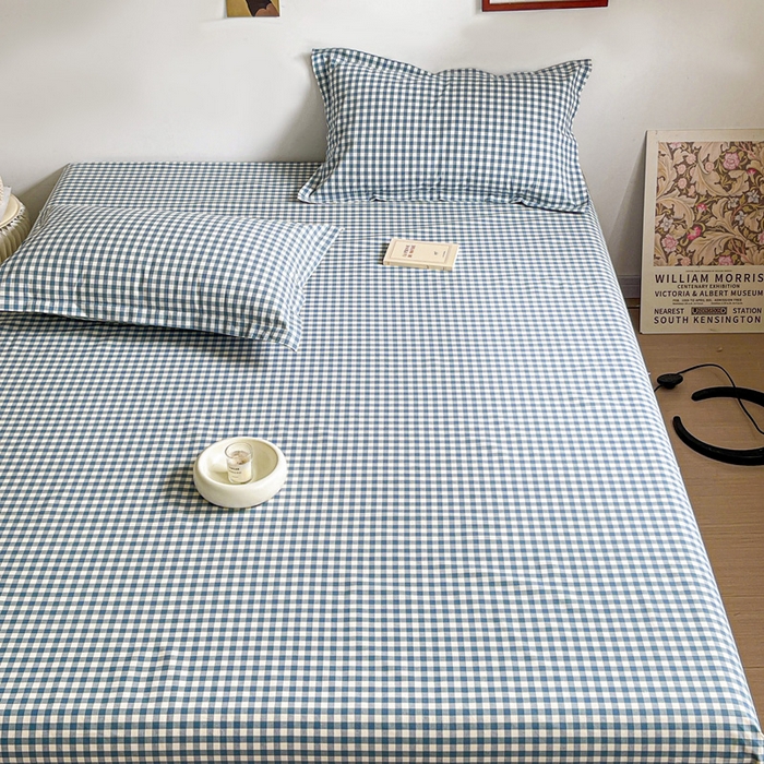 91家纺网 家纺一手货源 找家纺 久云居 2025新款亲肤舒适全棉色织防水床单 浅兰小格