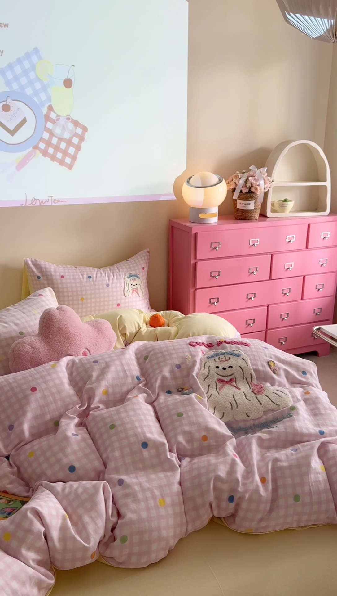 91家纺网 家纺一手货源 找家纺 柚子 2025春夏新款全棉纯棉双层纱毛巾绣四件套 美蒂狗