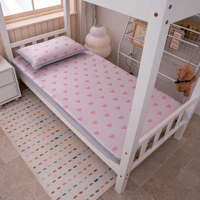 91家纺网 家纺一手货源 找家纺 凌云家纺  2025新款提花凉感冰丝席床笠款三明治凉席三件套 甜心-粉