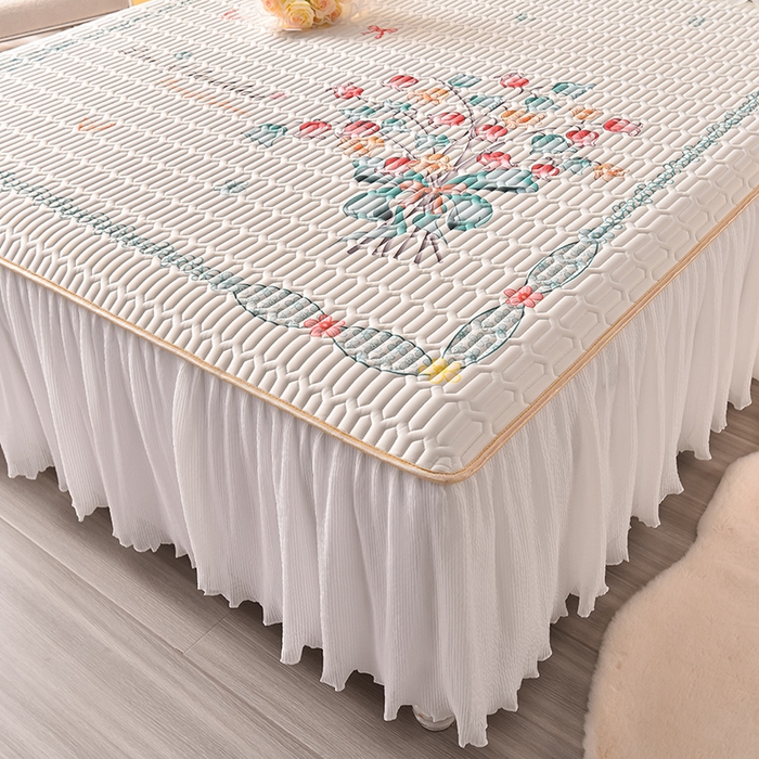 91家纺网 家纺一手货源 找家纺 炫拼家纺 2025新款凉感丝印花床裙款乳胶凉席三件套 蓝铃花