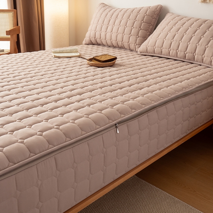 91家纺网 家纺一手货源 找家纺 叠派家纺 2025新款5A抗菌A类夹棉床笠经典款防水款系列 五面夹棉-经典格奶昔驼