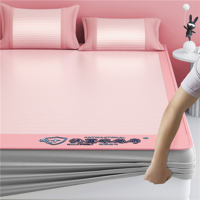 91家纺网 家纺一手货源 找家纺 2025新款清凉舒适负离子抗菌冰丝席凉席席子 抗菌粉色