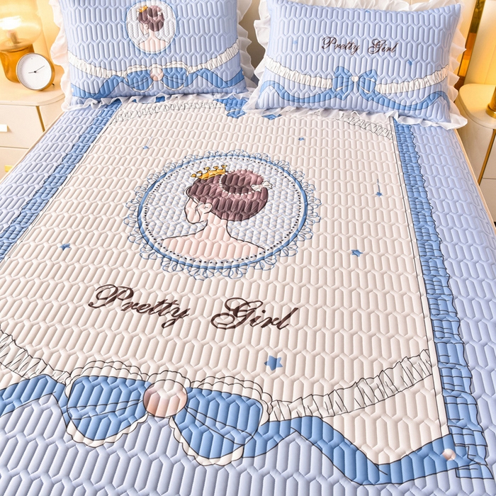 91家纺网 家纺一手货源 找家纺 炫拼家纺 2025新款凉感丝印花床裙款乳胶凉席三件套 艾莉公主