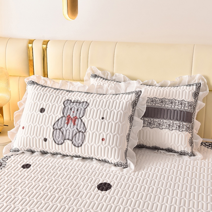 91家纺网 家纺一手货源 找家纺 炫拼家纺 2025新款凉感丝印花床裙款乳胶凉席三件套 黛莎