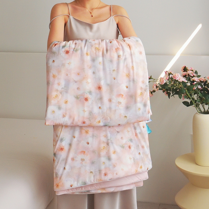 91家纺网 家纺一手货源 找家纺 梦恬佳 2025新款印花凉感丝夏凉被 星空玫瑰