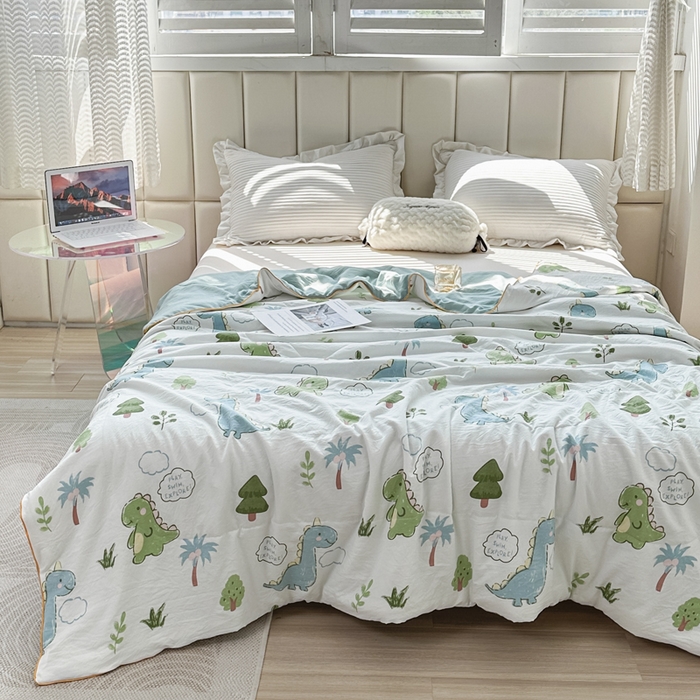 91家纺网 家纺一手货源 找家纺 富艺隆 2025新款A类水洗棉双层纱夏被水洗棉麻空调被直播爆款大豆夏被 恐龙星球