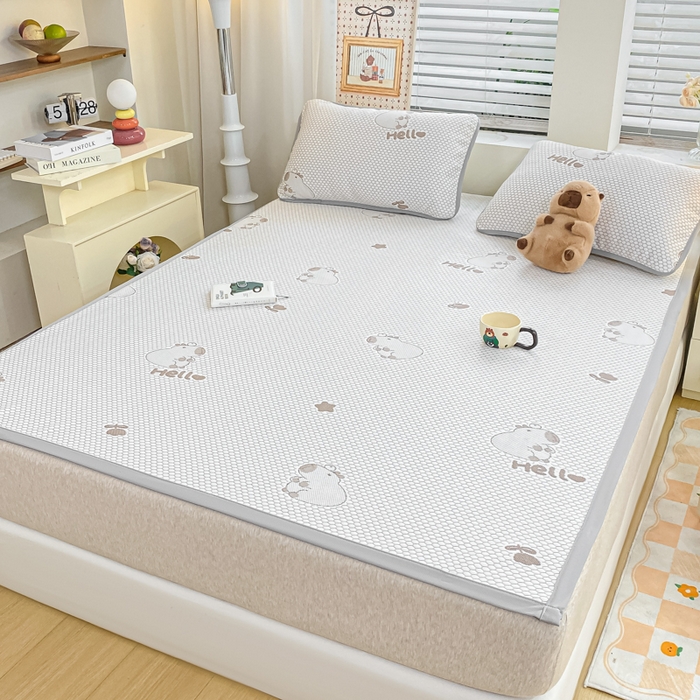 91家纺网 家纺一手货源 找家纺 春寻家纺 2025新款冰豆豆冰丝凉席-卡皮巴拉系列 床单款-卡皮巴拉-咖