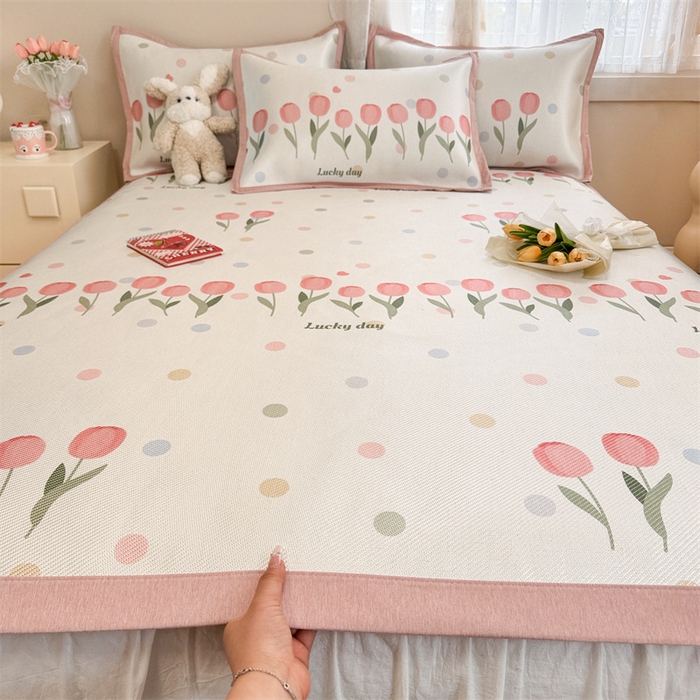 91家纺网 家纺一手货源 找家纺 2025新款懒猫600D数码印花冰藤凉席 浪漫郁金香