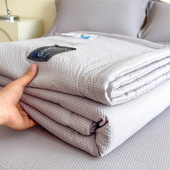 91家纺网 家纺一手货源 找家纺 宝士康家纺 2025新款10A抗菌泡泡棉大豆夏被 被子被芯 浅灰