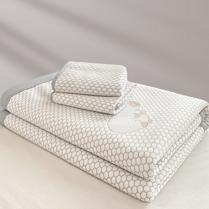 91家纺网 家纺一手货源 找家纺 春寻家纺 2025新款冰豆豆冰丝凉席-卡皮巴拉系列 床单款-卡皮巴拉-咖