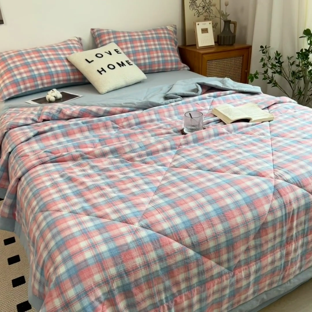 91家纺网 家纺一手货源 找家纺 宝士康家纺 2025新款10A抗菌无印风夏被四件套 炫彩格