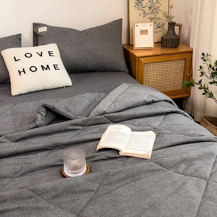 91家纺网 家纺一手货源 找家纺 宝士康家纺 2025新款10A抗菌无印风夏被四件套 低调灰