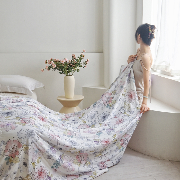 91家纺网 家纺一手货源 找家纺 梦恬佳 2025新款印花凉感丝夏凉被 风吟