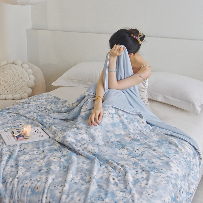 91家纺网 家纺一手货源 找家纺 梦恬佳 2025新款印花凉感丝夏凉被 桃花源绿