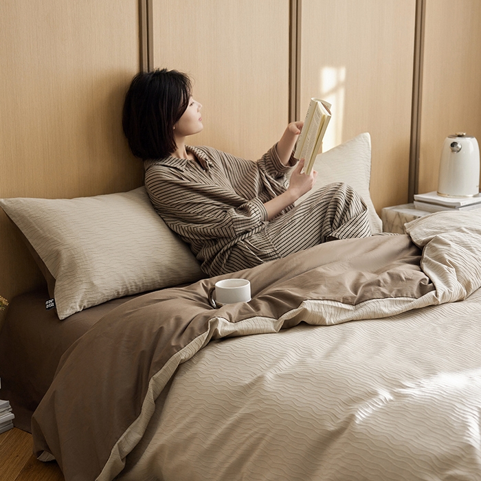 91家纺网 家纺一手货源 找家纺 风向标家纺 2025新款全棉波纹纱提花原木风四件套 波纹纱-星柔棕