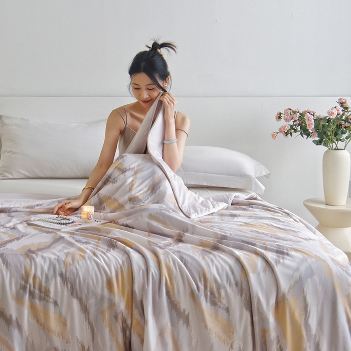 91家纺网 家纺一手货源 找家纺 梦恬佳 2025新款印花凉感丝夏凉被 佩兹利