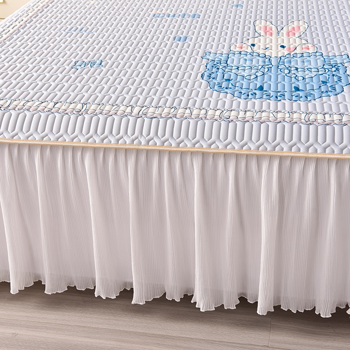 91家纺网 家纺一手货源 找家纺 炫拼家纺 2025新款凉感丝印花床裙款乳胶凉席三件套 芭比兔