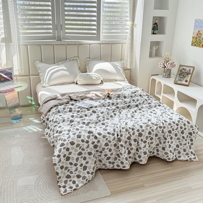 91家纺网 家纺一手货源 找家纺 富艺隆 2025新款A类水洗棉双层纱夏被水洗棉麻空调被直播爆款大豆夏被 萌萌狗