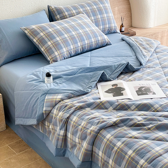 91家纺网 家纺一手货源 找家纺 宝士康家纺 2025新款10A抗菌无印风夏被四件套 天蓝中格