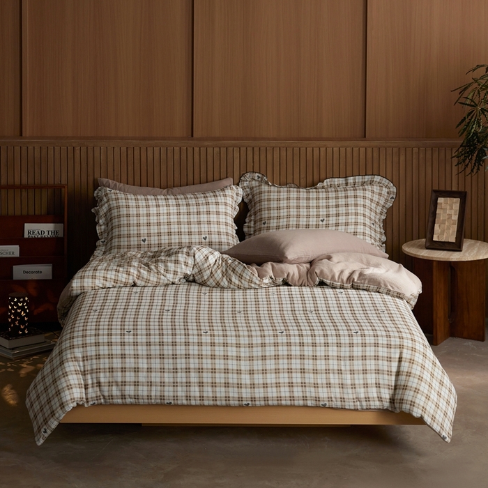 91家纺网 家纺一手货源 找家纺 安莱生活 2025新款全棉精梳棉双层纱绉纱数码印花四件套 海派甜心-卡其