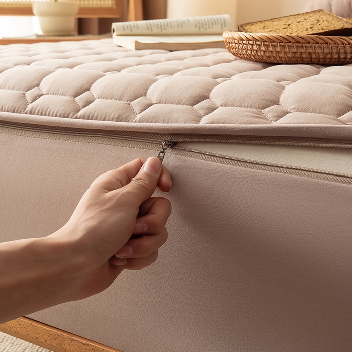 91家纺网 家纺一手货源 找家纺 叠派家纺 2025新款5A抗菌A类夹棉床笠经典款防水款系列 包边款-经典格奶昔驼