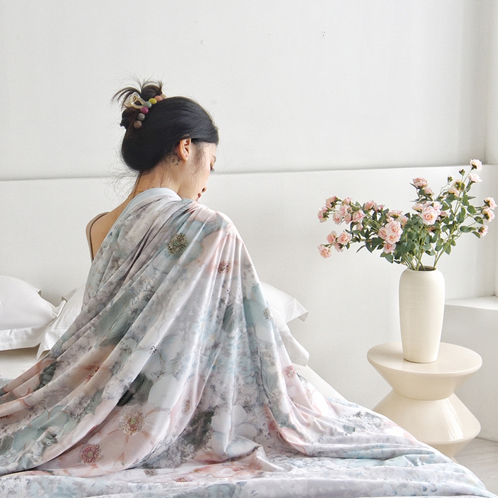 91家纺网 家纺一手货源 找家纺 梦恬佳 2025新款印花凉感丝夏凉被 花影