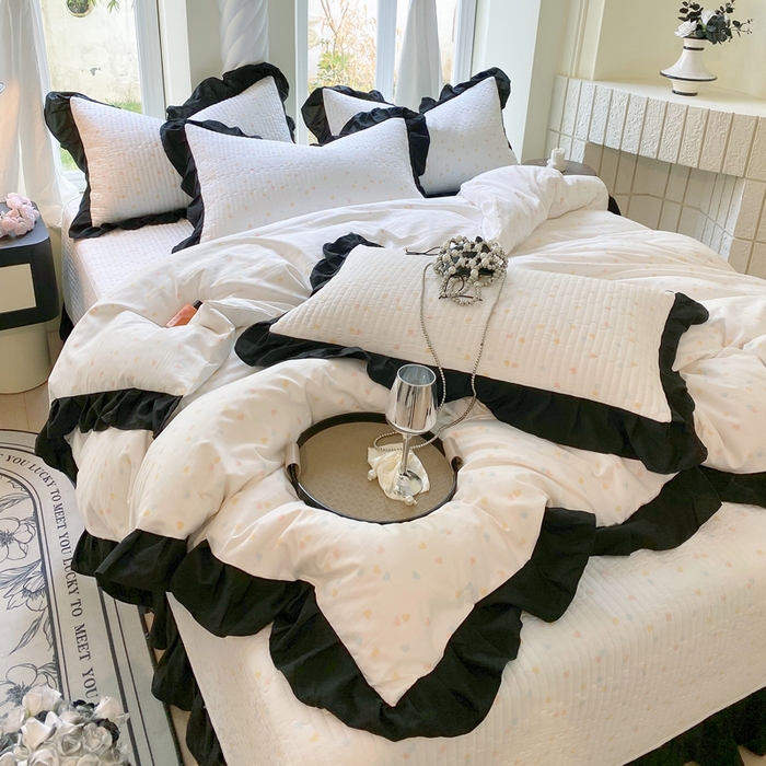 91家纺网 家纺一手货源 找家纺 慕希 2025新款水洗棉花边夹棉床盖款四件套 赫本-爱心白