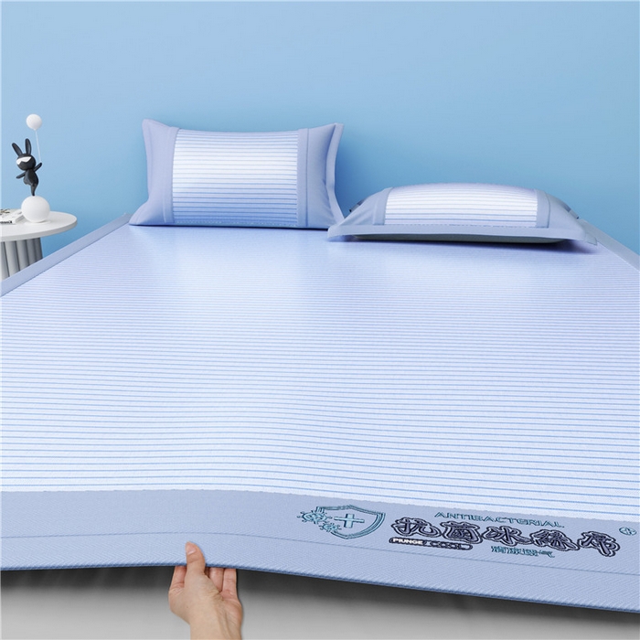 91家纺网 家纺一手货源 找家纺 2025新款清凉舒适负离子抗菌冰丝席凉席席子 抗菌蓝色