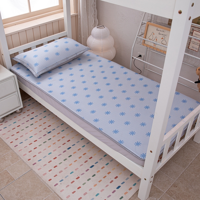 91家纺网 家纺一手货源 找家纺 凌云家纺  2025新款提花凉感冰丝席床笠款三明治凉席三件套 雪漾-蓝