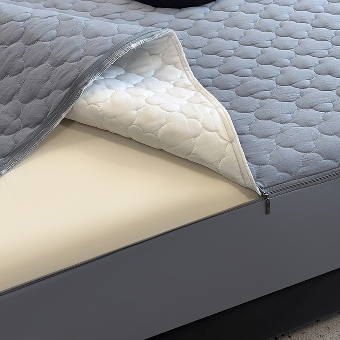 91家纺网 家纺一手货源 找家纺 叠派家纺 2025新款5A抗菌A类夹棉床笠经典款防水款系列 灰蓝-梅花经典款