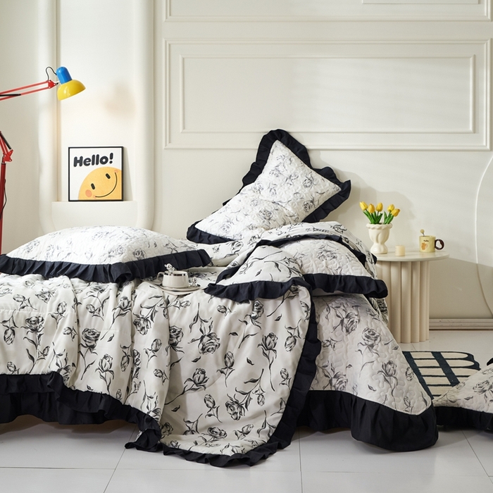 91家纺网 家纺一手货源 找家纺 蝶帕家纺 2025新款法式赫本风韩版花边床盖款夏被四件套 水墨玫瑰