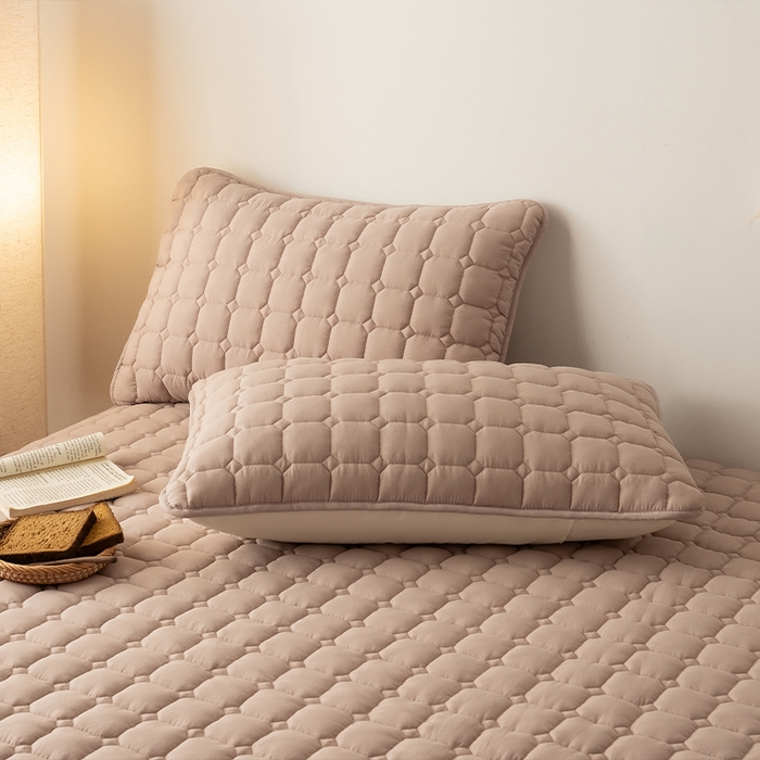 91家纺网 家纺一手货源 找家纺 叠派家纺 2025新款5A抗菌A类夹棉床笠经典款防水款系列 包边款-经典格奶昔驼