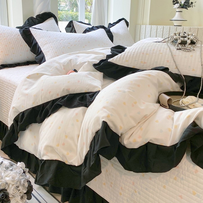 91家纺网 家纺一手货源 找家纺 慕希 2025新款水洗棉花边夹棉床盖款四件套 赫本-爱心白