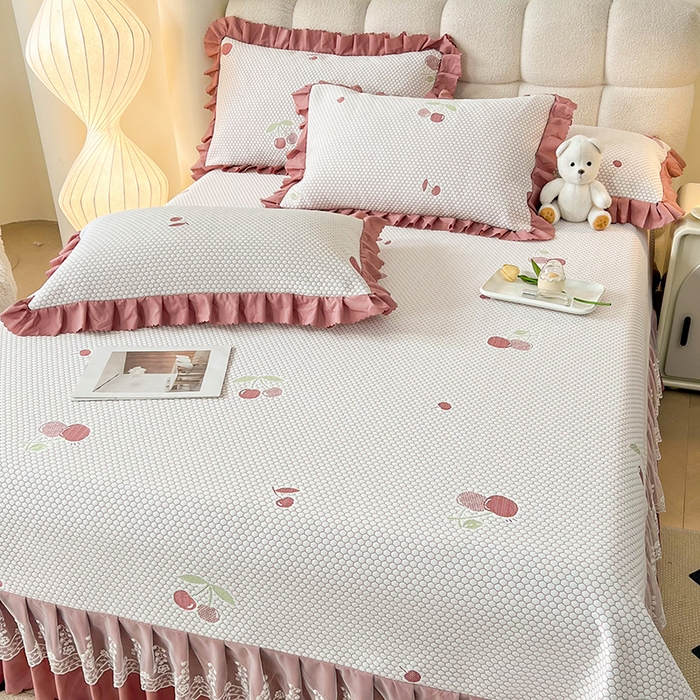 91家纺网 家纺一手货源 找家纺 2025新款A类冰豆豆提花凉席床盖 床盖款-樱桃-豆沙