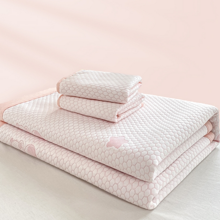 91家纺网 家纺一手货源 找家纺 春寻家纺 2025新款冰豆豆冰丝凉席-卡皮巴拉系列 床单款-卡皮巴拉-粉