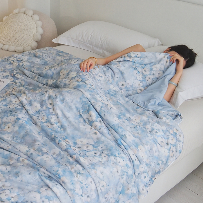 91家纺网 家纺一手货源 找家纺 梦恬佳 2025新款印花凉感丝夏凉被 桃花源绿