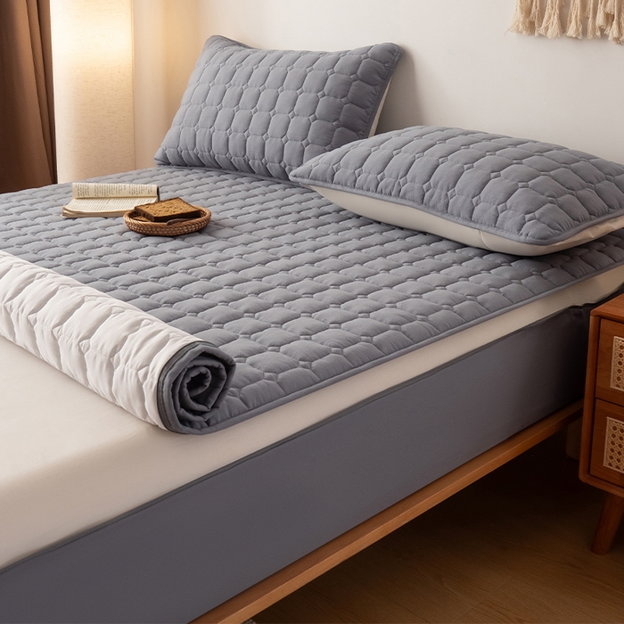 91家纺网 家纺一手货源 找家纺 叠派家纺 2025新款5A抗菌A类夹棉床笠经典款防水款系列 包边款-经典格月光灰