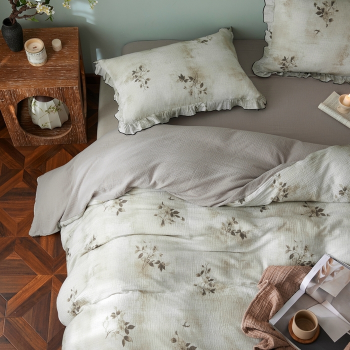 91家纺网 家纺一手货源 找家纺 安莱生活 2025新款全棉精梳棉双层纱绉纱数码印花四件套 云屿间-绿