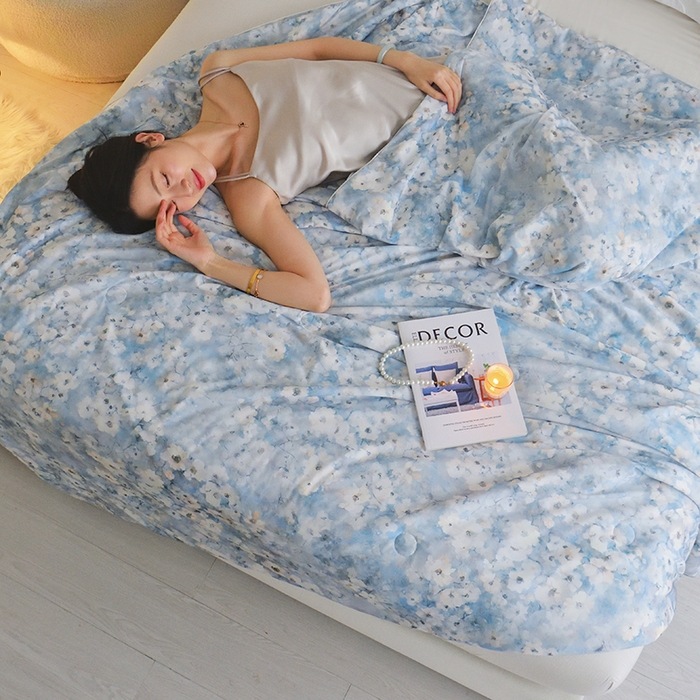 91家纺网 家纺一手货源 找家纺 梦恬佳 2025新款印花凉感丝夏凉被 桃花源绿