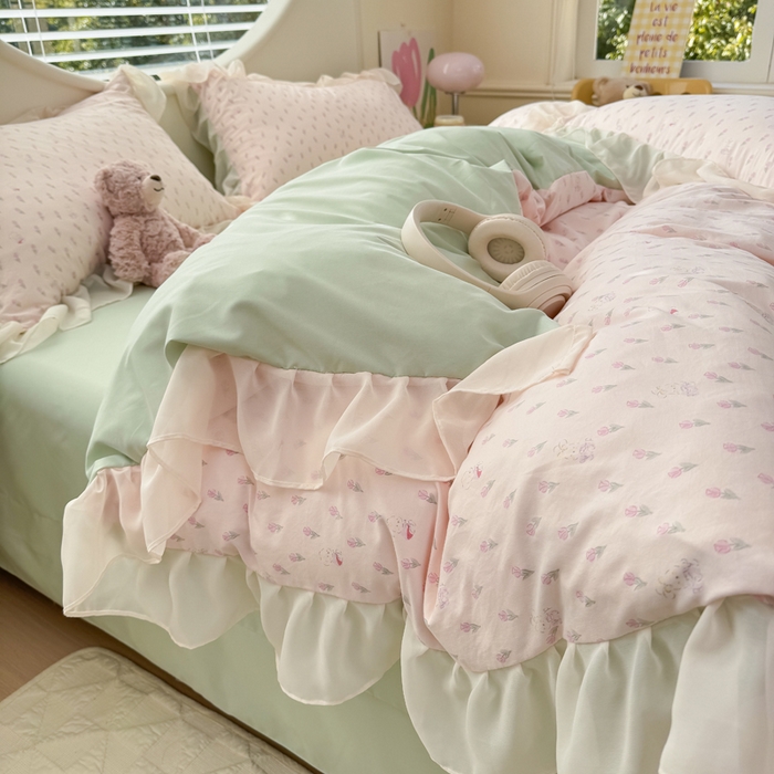 91家纺网 家纺一手货源 找家纺 苏拉家居 2025新款雪纺花边云感提花针织双层纱四件套 粉黛