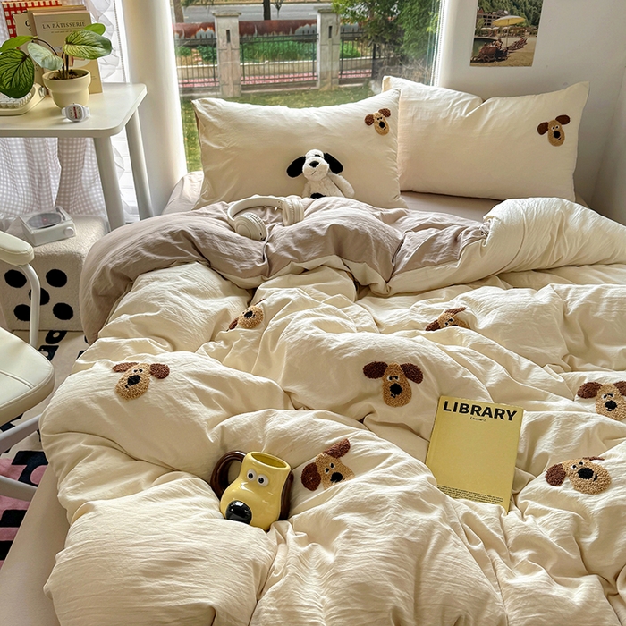 91家纺网 家纺一手货源 找家纺 耀达家居 2025新款A类水洗棉毛巾绣四件套 掌门狗-燕麦