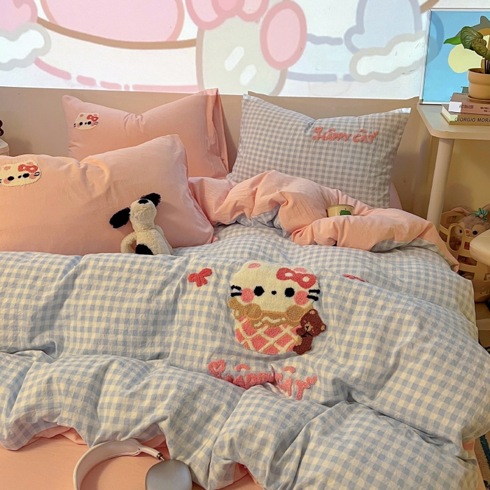 91家纺网 家纺一手货源 找家纺 （总）2025新款专版高克重超萌卡通格子双拼毛巾绣软糯糯水洗棉四件套（场景二）