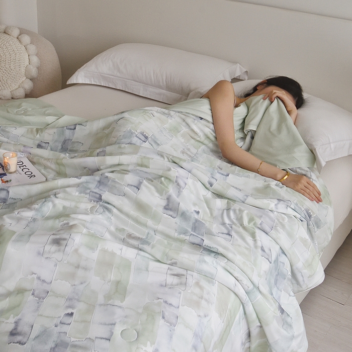 91家纺网 家纺一手货源 找家纺 梦恬佳 2025新款印花凉感丝夏凉被 花未眠