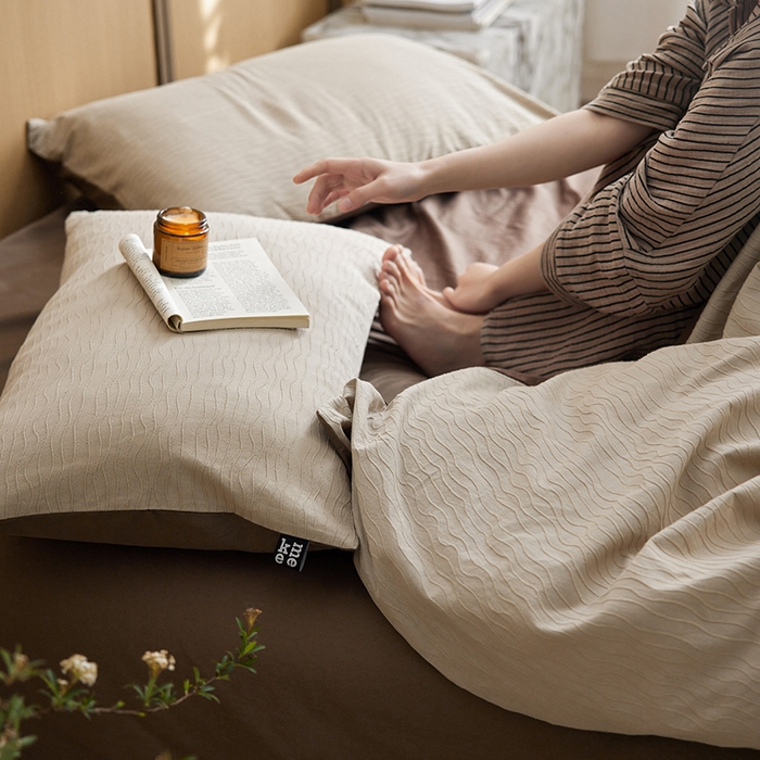 91家纺网 家纺一手货源 找家纺 风向标家纺 2025新款全棉波纹纱提花原木风四件套 波纹纱-星柔棕