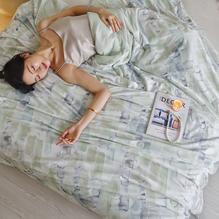 91家纺网 家纺一手货源 找家纺 梦恬佳 2025新款印花凉感丝夏凉被 花未眠