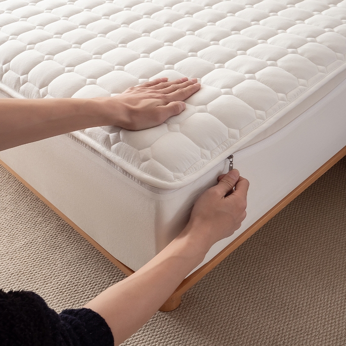 91家纺网 家纺一手货源 找家纺 叠派家纺 2025新款5A抗菌A类夹棉床笠经典款防水款系列 包边款-经典格荧月白