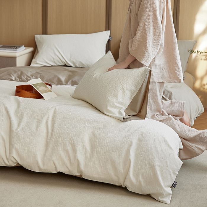 91家纺网 家纺一手货源 找家纺 风向标家纺 2025新款全棉波纹纱提花原木风四件套 波纹纱-云初白